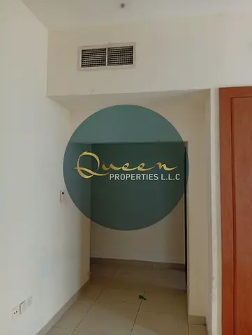سكن عائلي مميز مباشرة علي كورنيش عجمان مع باركن مجاني وتكييف مركزي مجاني و 6 دفعات مرنة