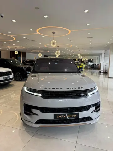 Land Rover Range Rover Vogue HSE 2018 - GCC Specs - Pristine Condition