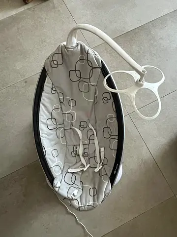 Mamaroo - Baby Rocker/Soother Seat with Mobile Arm - Lightly Used