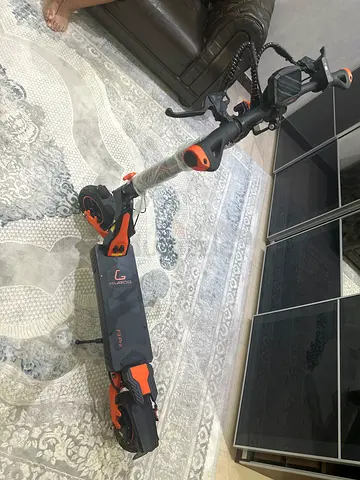Brand new electric scooter - flawless condition, dual wheels, foldable have 1 year warranty.