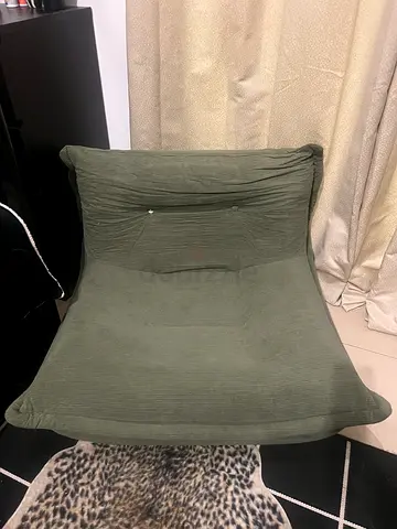 Green Padded Accent Chair - Comfortable Lounge Seat