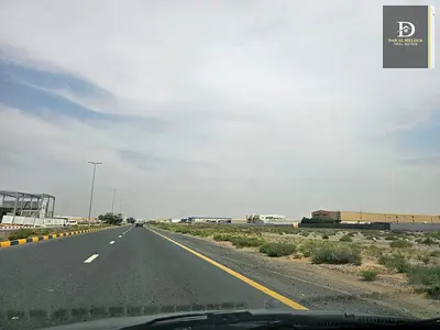 للبيع فى الشارقه منطقه الصجعه ( الجليل بلوك 2 ) قطعه ارض صناعيه مساحه 16145قدم موقع مميز جدا على شارع 24 متر