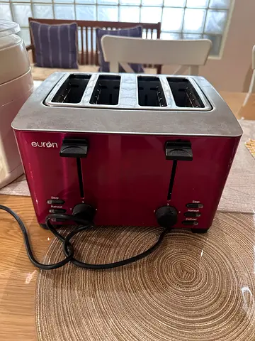 Bread toaster
