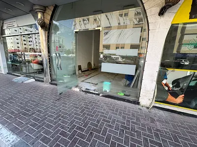فرصة مميزة للاستثمار | محل تجارى بمساحة مميزة | موقع مميز على شارع رئيسى | مناسب لجميع الانشطة التجارية والخدمية | واجهة زجاجية