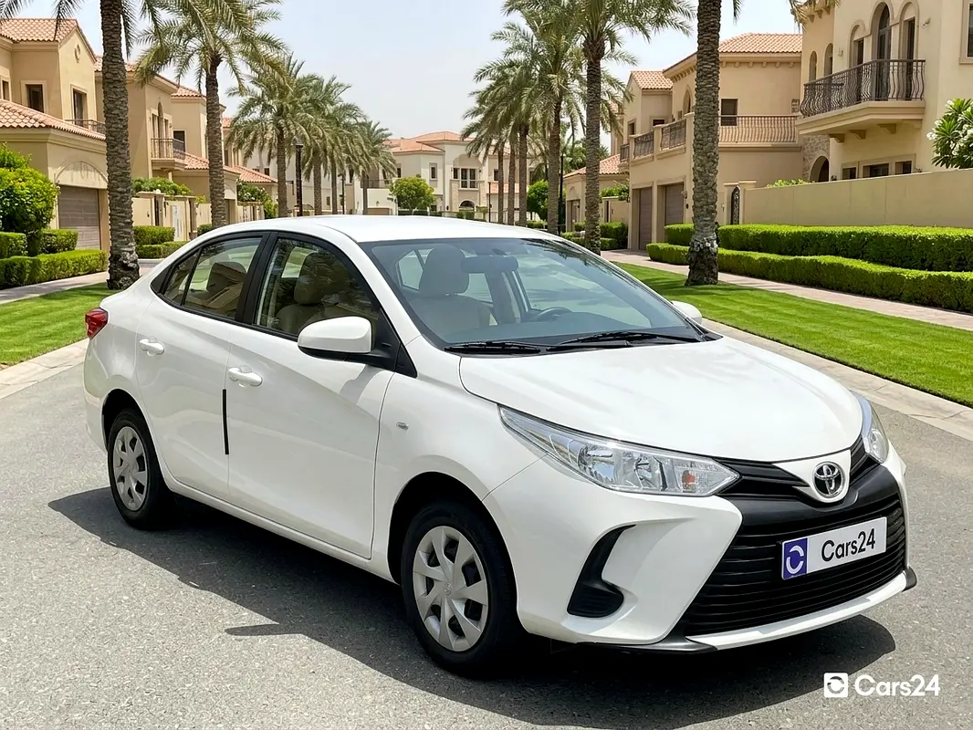 Toyota Yaris 2022 — photo 1 of 12