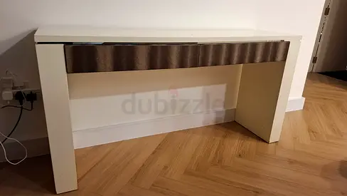 Dressing table / console
