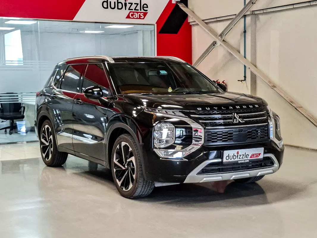 Mitsubishi Outlander 2023 — photo 1 of 17