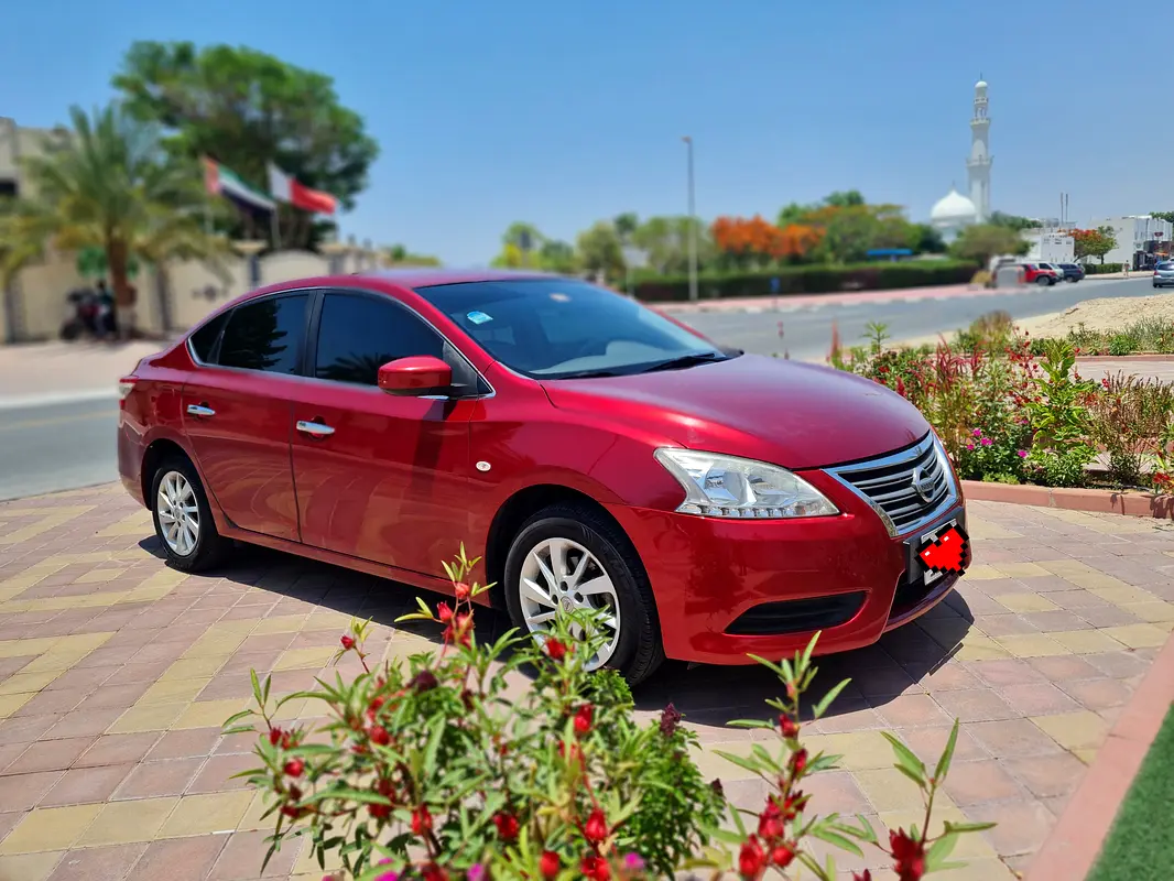 Nissan Sentra 2016 — photo 1 of 14