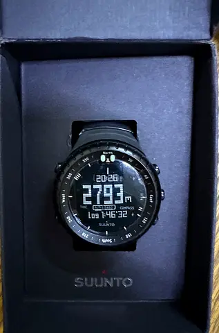 Suunto core Outdoor Sport Watch (Altimeter, Compass, GPS)