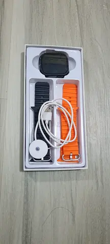 Smartwatch with two extra straps and magnetic charger (used, good condition)