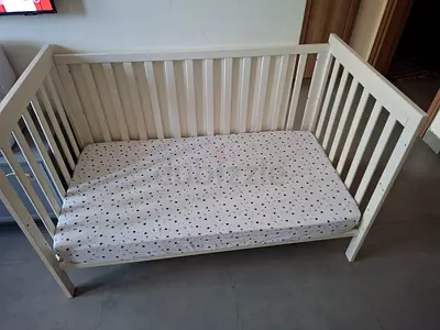 Baby cot/crib without bed