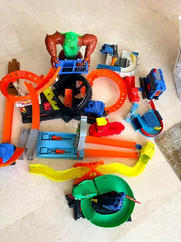 Hot Wheels mixed track set with loops and figures - used with a lot of cars selling all together