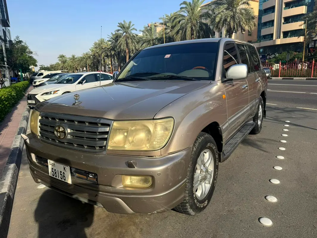 Toyota Land Cruiser 2006 — photo 1 of 8