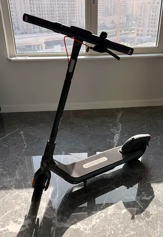 Segway Ninebot E2 Pro Electric Scooter – Excellent Condition + Charger