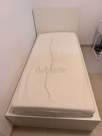 Single white platform bed frame - excellent condition
