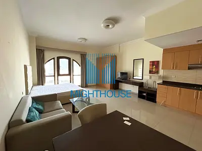 Spacious Studio in Lincoln Park Westside | Larger Layout