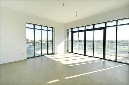 Lake And Emirates Hills View | L Shaped Balcony