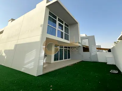 فيلا كورنر من 3 غرف نوم | فيكتوريا داماك هيلز 2 | إطلالات على الحديقة والمجتمع | تاون هاوس غير مفروش