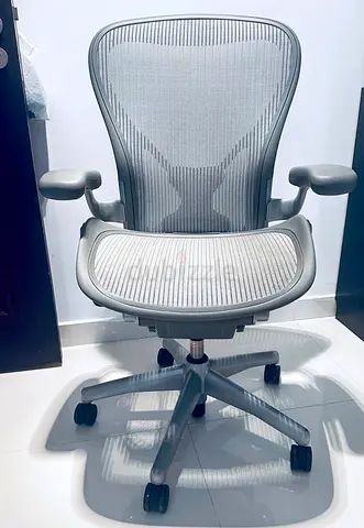 Herman Miller Aeron-style Ergonomic Office Chair — Light Grey size B and C available for selling