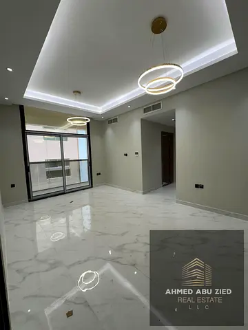 شقة غرفة وصالة في الحميدية، أول ساكن وبالقرب من المحكمة، مع بلكونة وتكييف مركزي، حمامين أحدهما ماستر، تأمين 3000 شيك، ودفعات 4–6. الإيجار السنوي 35,00