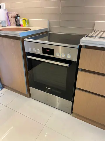 Bosch latest model electric cooker for sell 60by60cm 💯 good working