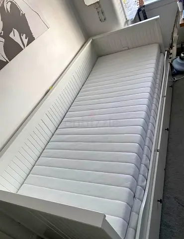Ikea Hemness daybed with 2 new ikea mattress