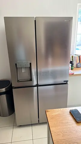 Hisense Side By Side Refrigerator with water dispenser ice maker
