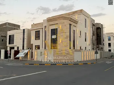 A unique opportunity to own a luxurious corner villa, including registration, ownership, electricity, and water fees. Freehold ownership. Located behi