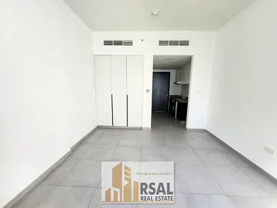 Studio With Balcony ● Easy Access to Pool