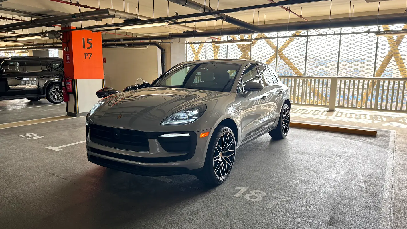 Porsche Macan 2025 — photo 1 of 16