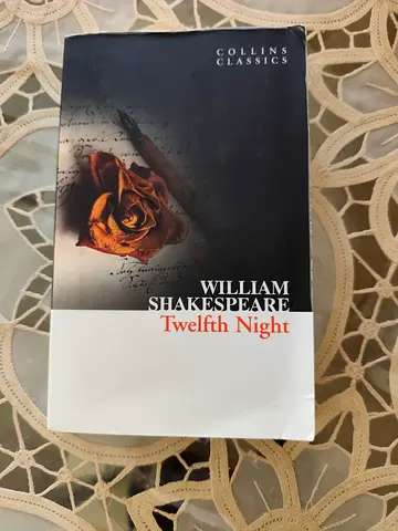 Twelfth Night by William Shakespeare (Collins Classics) - Paperback