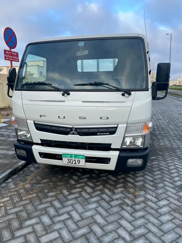 Mitsubishi Fuso Rosa 2025 — photo 1 of 10