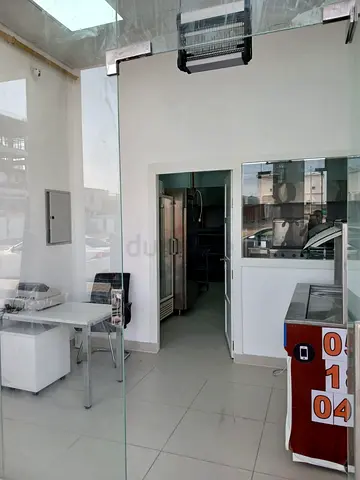 للإيجار / التنازل – محل تجهيز وطبخ أسماك جاهز للتشغيل 📍
