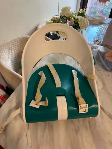 Baby booster seat