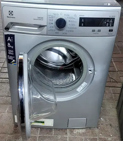 Electrolux 8kg same like new price 750