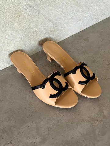 Beige leather Chanel CC logo mid-heel mules, size 36 to 41