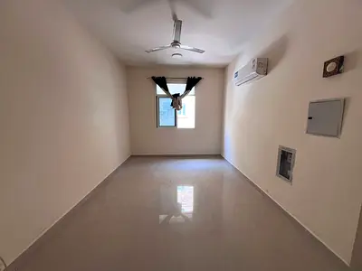 استوديو ثاني ساكن طابق أرضي سهل الدخول والخروج تكييف سبليت مطبخ شبه منفصل
