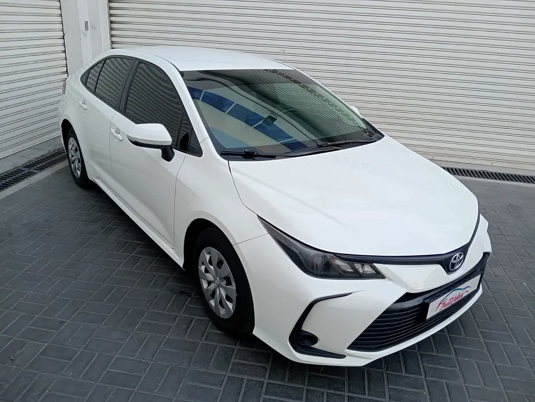 Toyota Corolla 2023 — photo 1 of 12