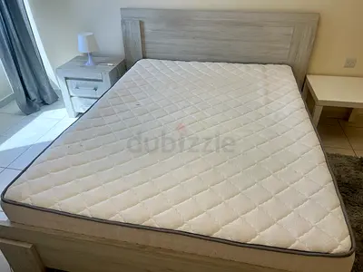 Queen bed with matress