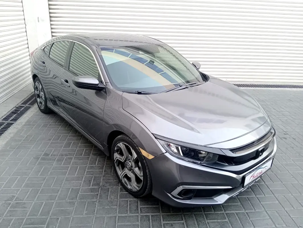 Honda Civic 2021 — photo 1 of 11