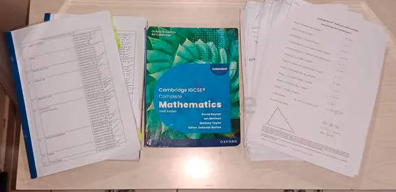 Cambridge IGCSE Complete Mathematics - Oxford. Accompanied with a set of past papers from many years