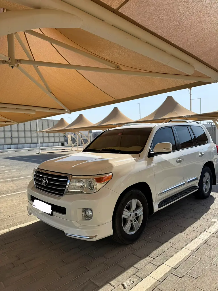 Toyota Land Cruiser 2013 — photo 1 of 16