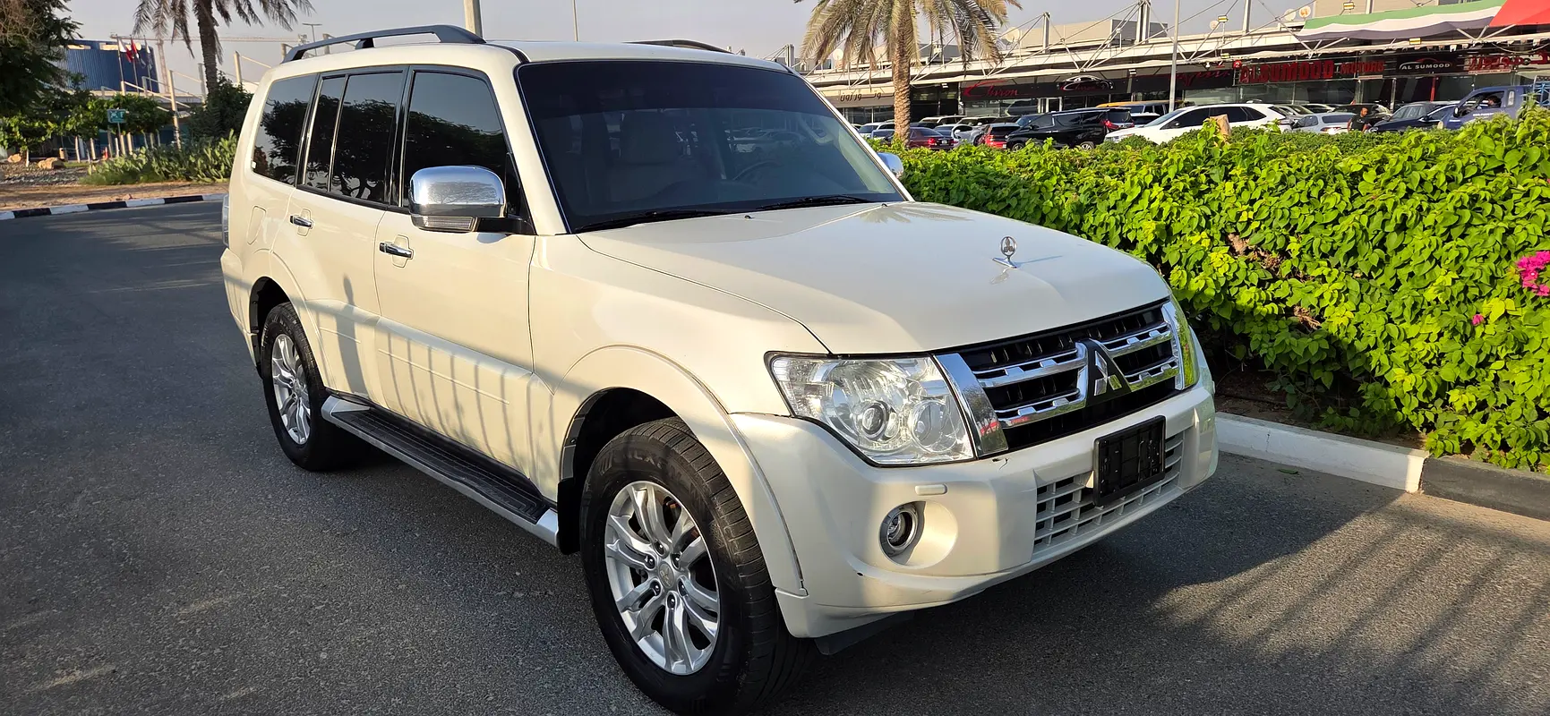 Mitsubishi Pajero 2012 — photo 1 of 18