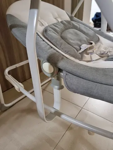 Gray Baby electrical Rocker/Swing - Foldable Bouncer Seat in Good Condition