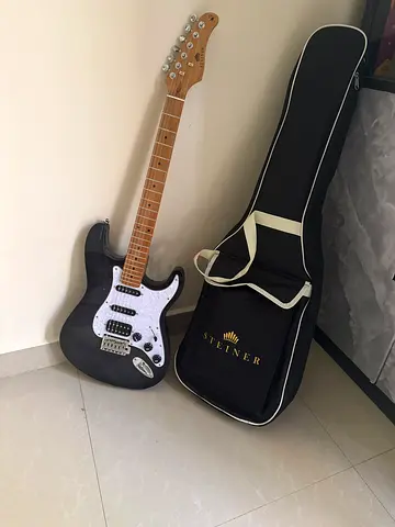 Steinberger-style Electric Guitar with Gig Bag - Good Condition