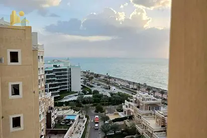 Luxury Waterfront Living | Elegant 2BR Apartment in Balqis Residence 2, Palm Jumeirah
