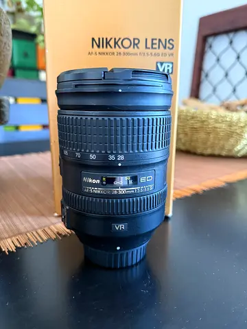 Nikon AF-S NIKKOR 28-300mm f/3.5-5.6G ED VR Lens