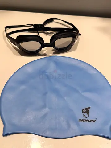 Swim goggles with silicone swim cap - lightly used