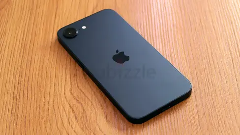 Iphone 17e 256 TDRA with original box and cable used 5 days only