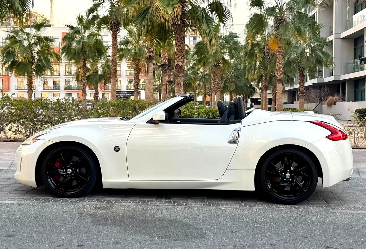 Nissan 370z 2015 — photo 1 of 15